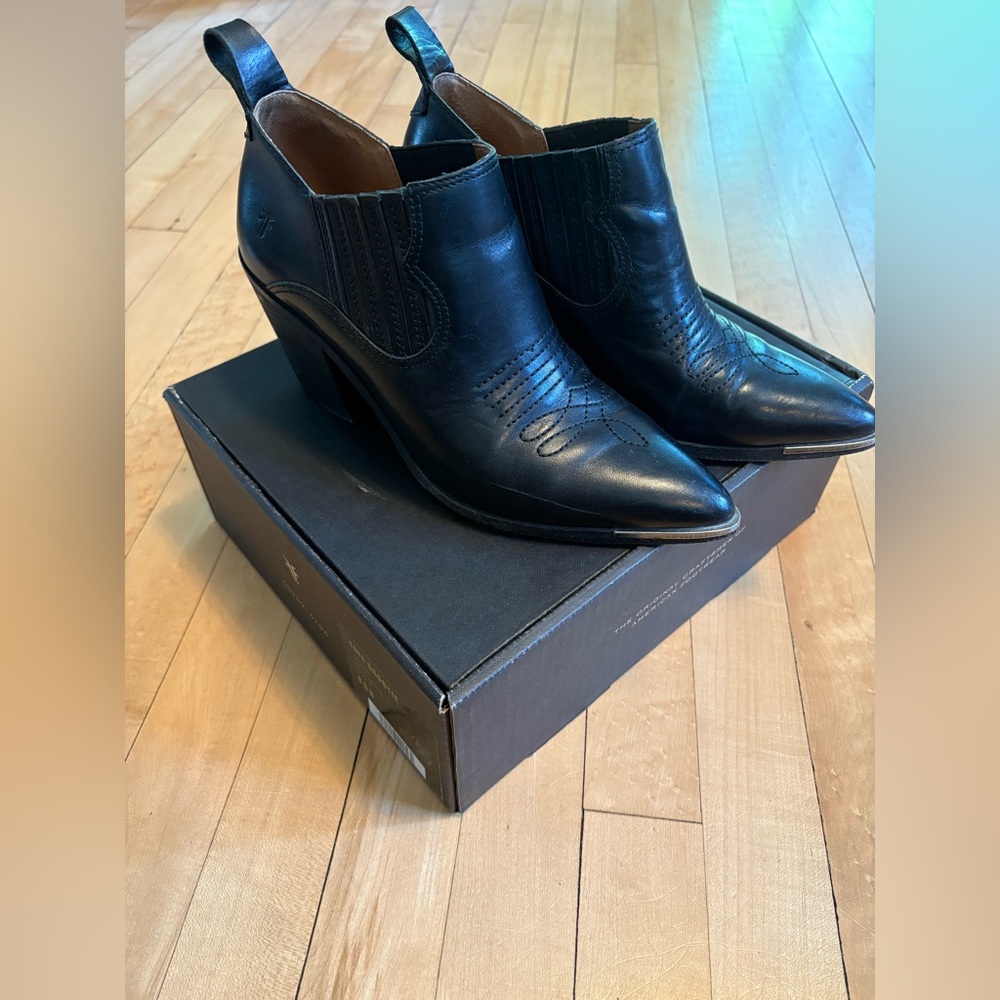 FRYE Black Ankle Shootie